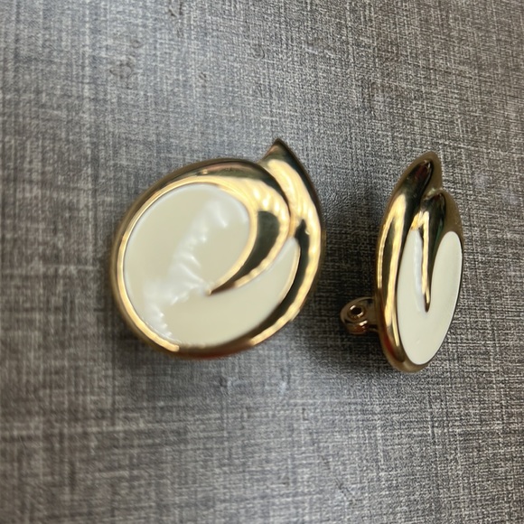 Monet Vintage Gold and Cream Earrings - Picture 8 of 8